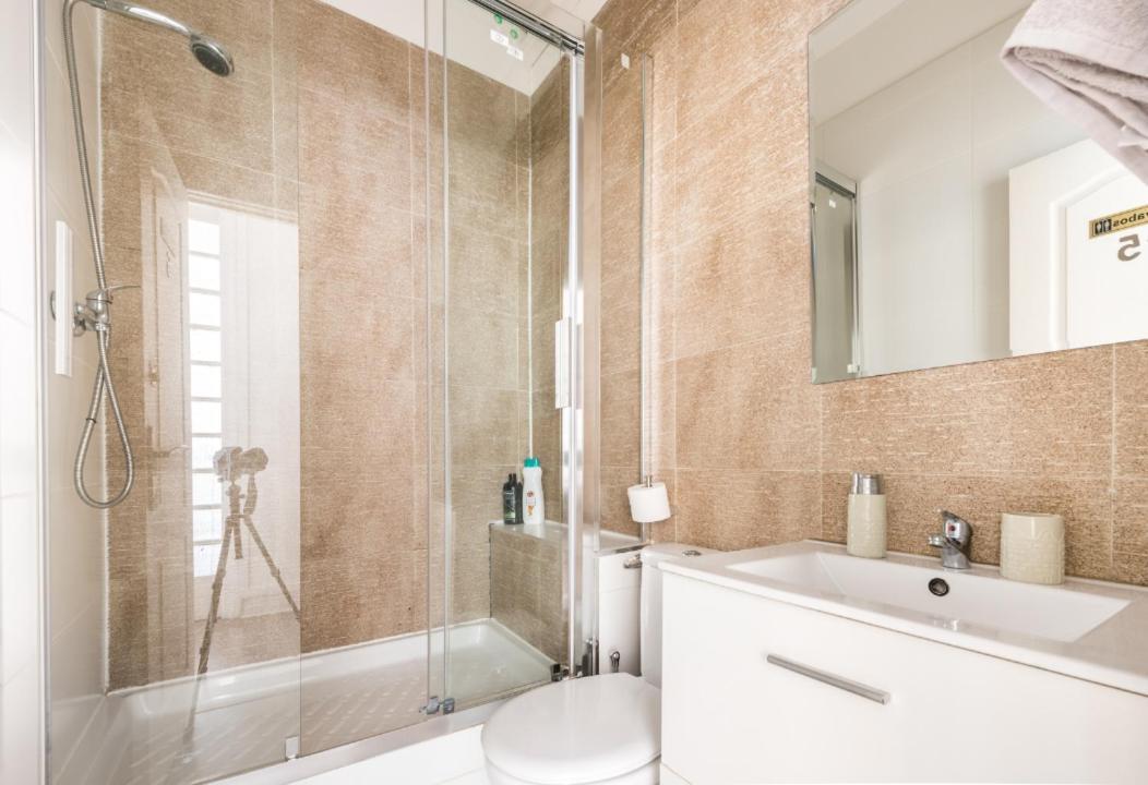 M&F 7 Rooms/7 Bathrooms Over Gran Via مدريد المظهر الخارجي الصورة
